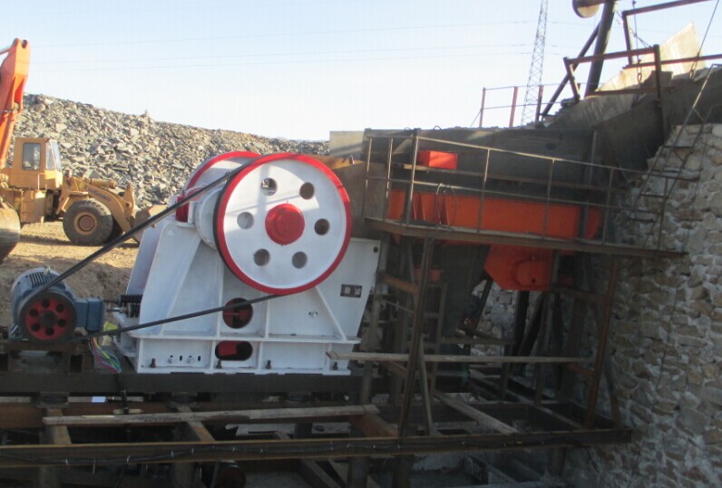單段顎式破碎機組圖
