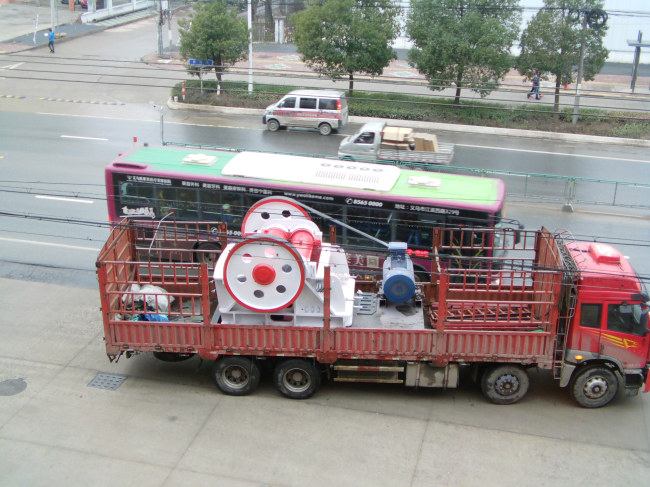 單段顎式破碎機(jī)發(fā)貨組圖